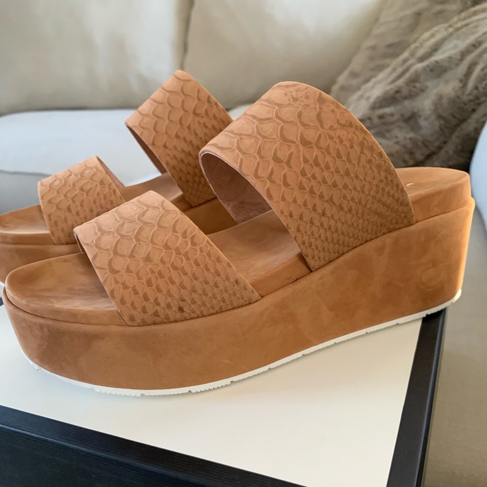 J/SLIDES NYC tan suede wedge sandals NWT & box